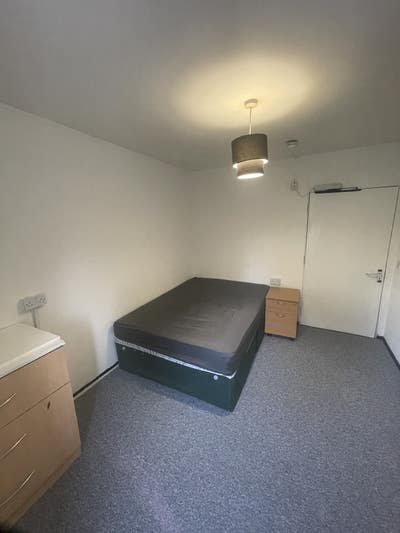 Freshly decorated double room, free parking Main Photo