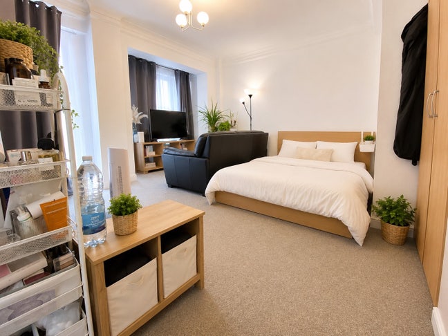 Bright Big  Double Room in Baker Street Main Photo