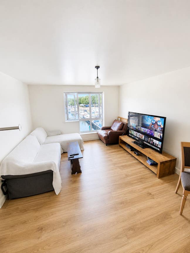 Safe, Gated, Quiet Double Room, Bill Included Main Photo