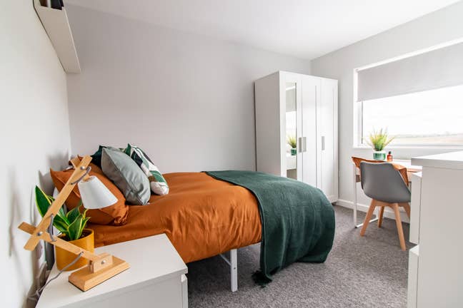 En-suite Double Room in All-Inclusive House Share Main Photo