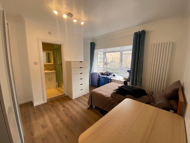 En-suit room,10 min to Canary Wharf, quiet area Main Photo