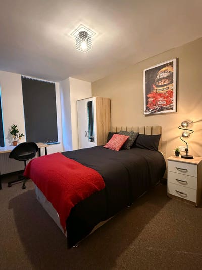 All females house. Modern En-Suite Room Near MRI Main Photo