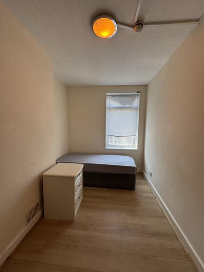 Room in Shared Flat Near Farnham Station Main Photo