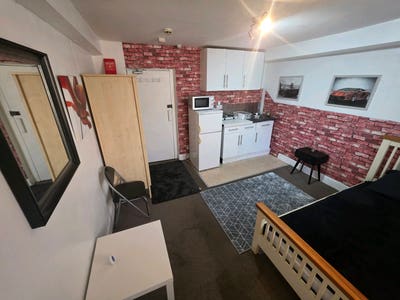 Double Room Near Town center Main Photo