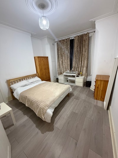 Room in Turnpike Lane  Main Photo