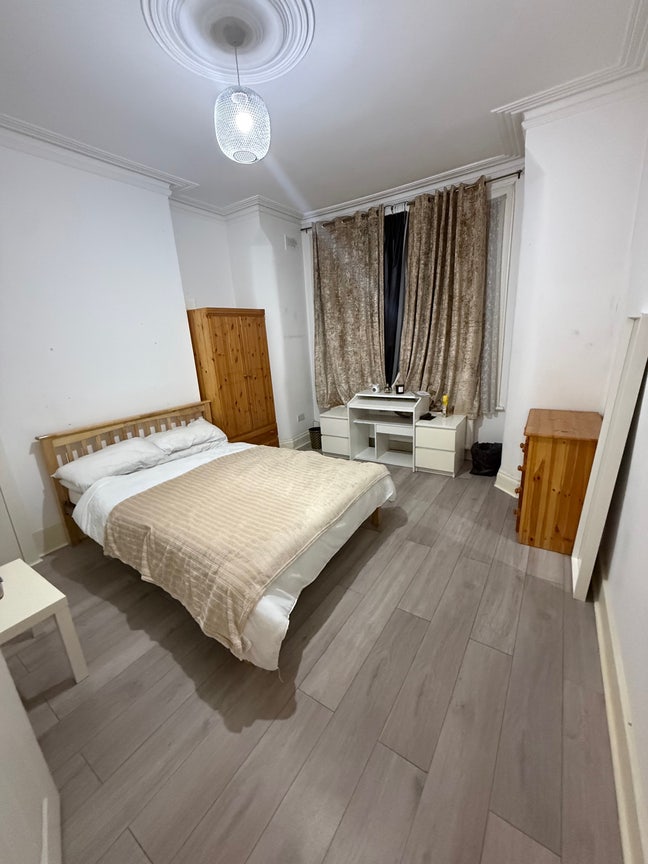 Room in Turnpike Lane  Main Photo
