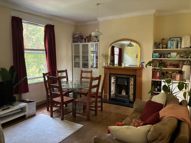 Double Room in Cosy All Girls House  Main Photo