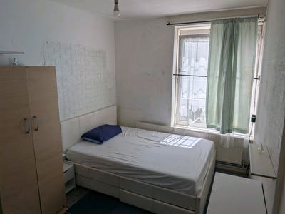 Double Room in Front of Westferry DLR Station  Main Photo