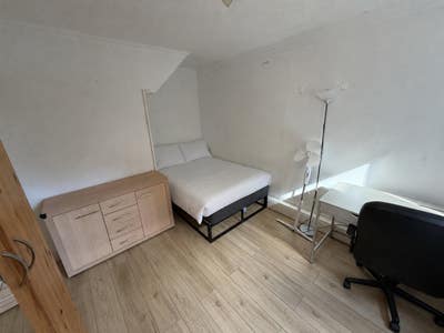 Double Room Clapham Junction - Short 2 Week Let  Main Photo