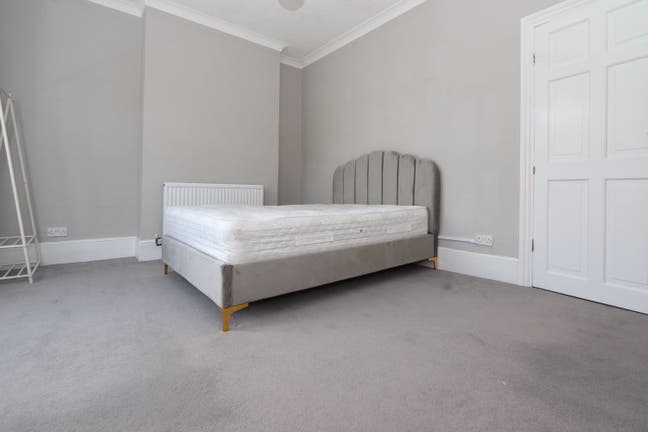 Beautiful rooms in Mile End E3 for September Main Photo
