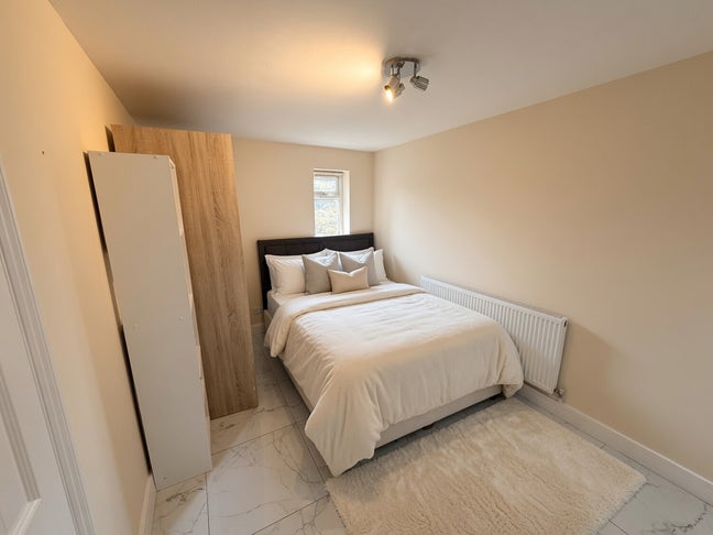 Refurbished /Single Room, EN-SUITE Near Heathrow Main Photo