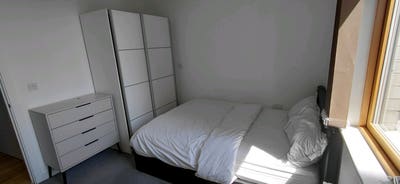 Large Double Room, in a Modern Apartment Main Photo