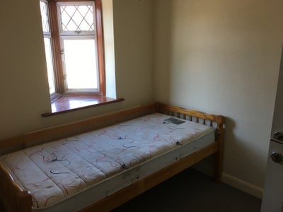 A room available in East Brighton Main Photo