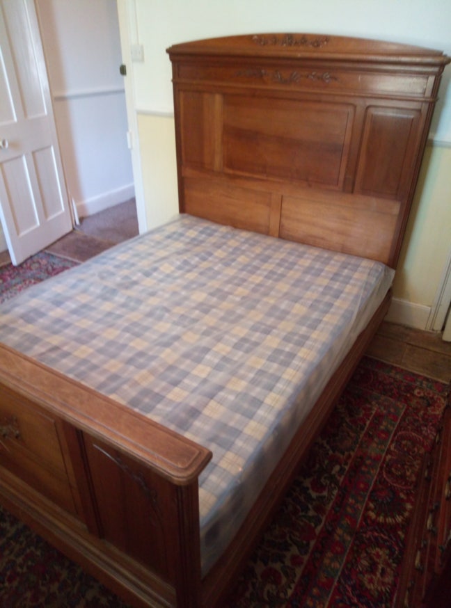 Large Room in town.  Main Photo
