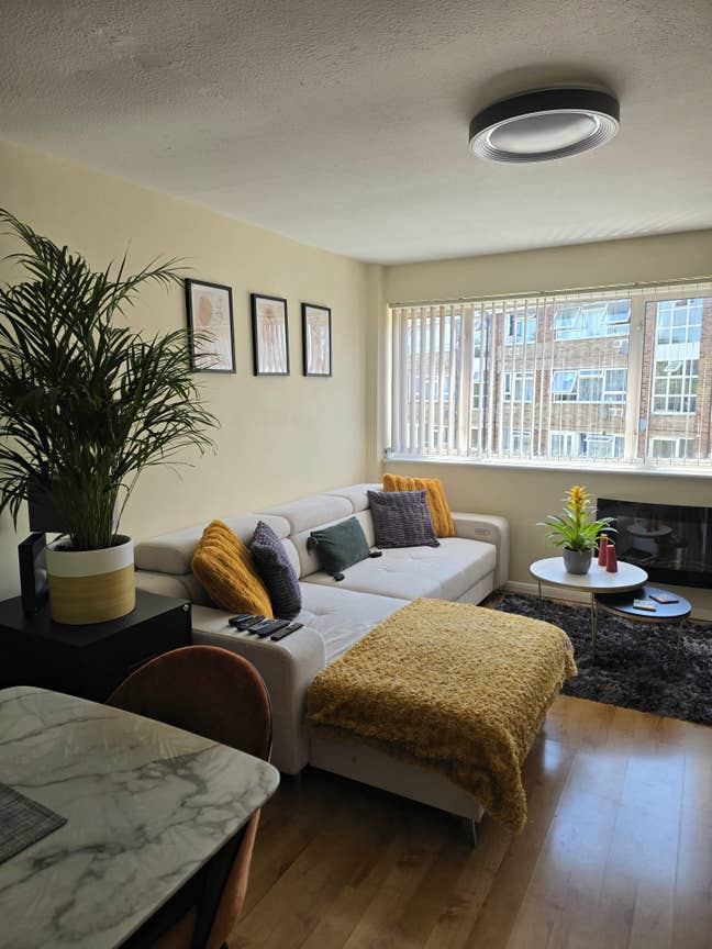 Double Room, No Deposit, No Bills to pay Main Photo