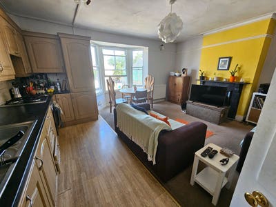 Room in Shared House on Magdalen Road Main Photo