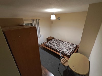 Large Double Room Harold Hill RM3 All bills  Main Photo