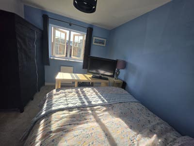 Beautiful Double Room, New Bathroom, 3 Mins from B Main Photo