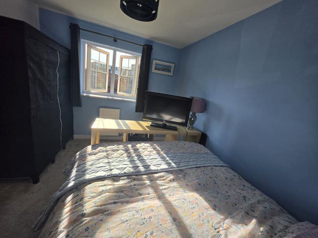 Beautiful Double Room, New Bathroom, 3 Mins from B Main Photo