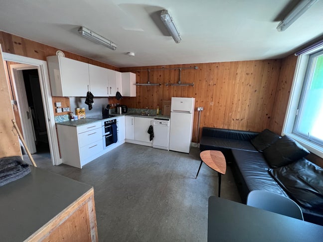 Double bed room to rent with balcony Main Photo