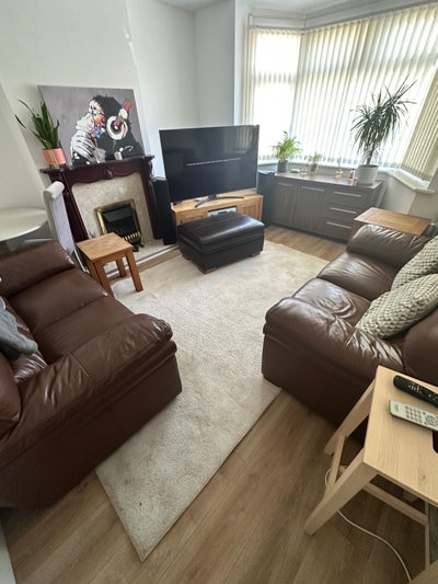Large Double Room Available in Friendly Dudley Hse Main Photo