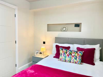 Stylish, Modern Town Centre Studio Near Hospital Main Photo