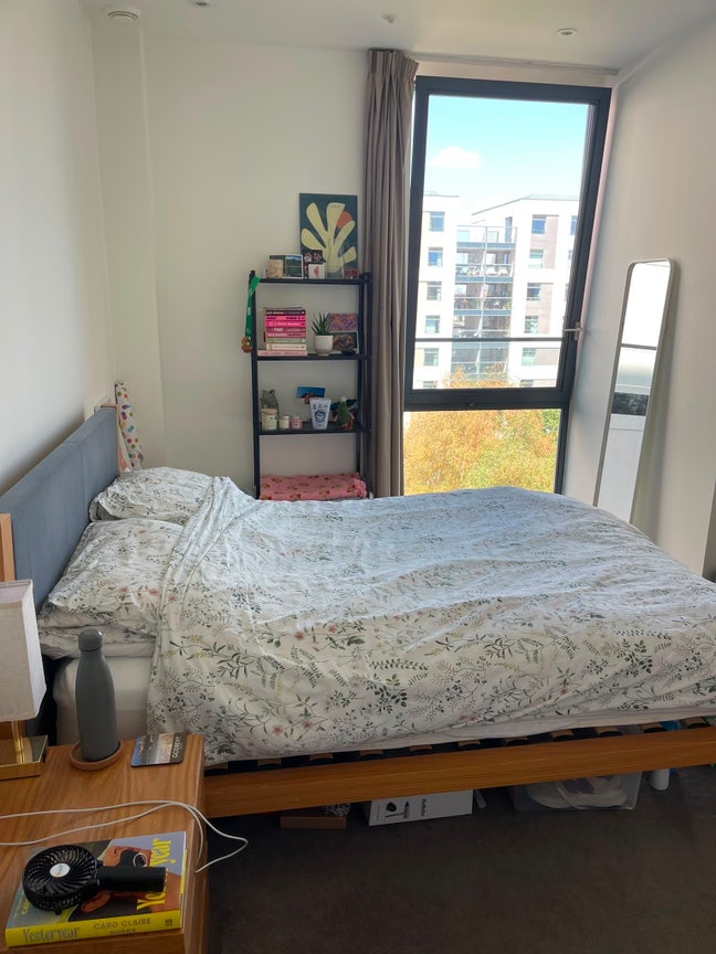 Spacious double bedroom in modern 3-bed EV flat Main Photo