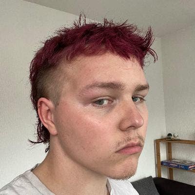 22y.o looking to live in Cardiff Main Photo