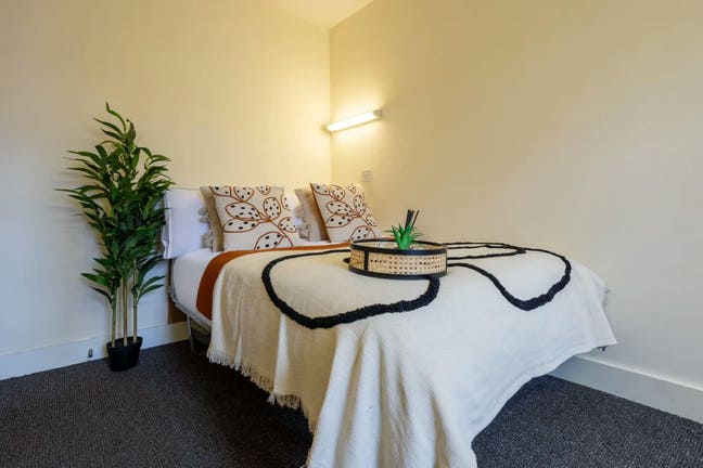 Bronze non-ensuite medium room - MSV Main Photo