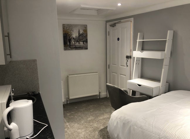Ensuite Double Room Town Centre Folkestone  Main Photo