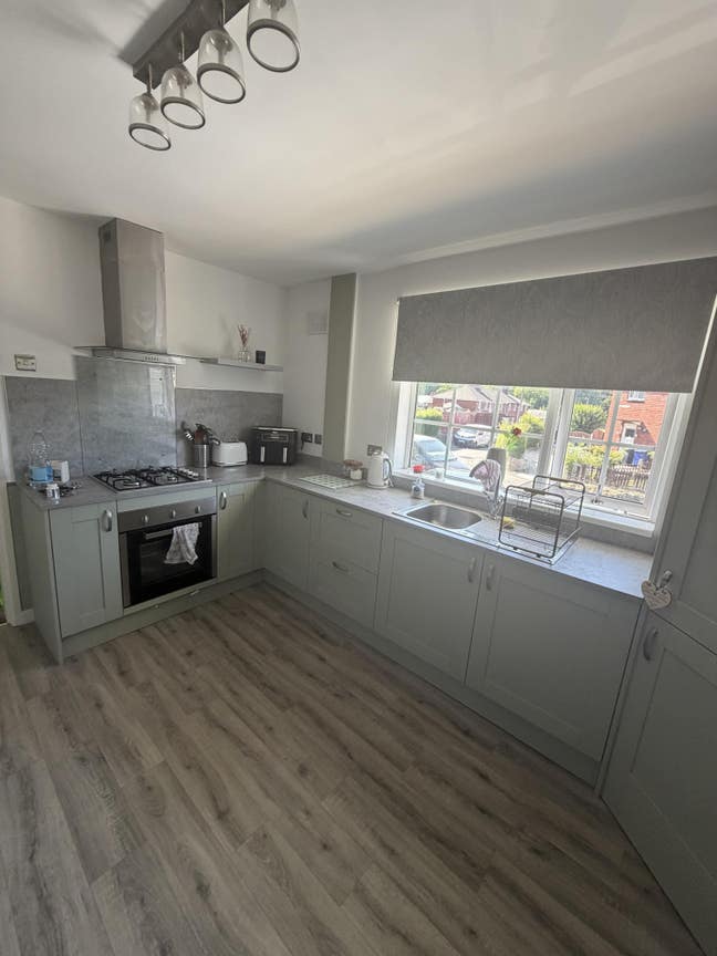 2 bedrooms available to rent  Main Photo
