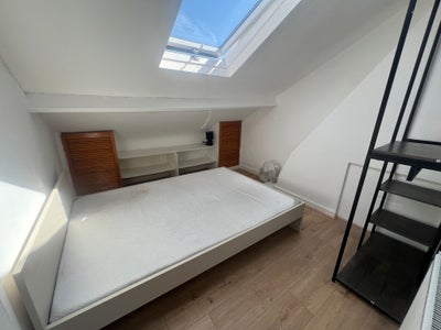 Spacious Loft Room in NW London Location (Ne Main Photo