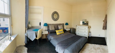 Irvine town centre cosy rooms with parking & lock Main Photo