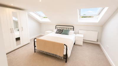 Large Penthouse-Style Ensuite Room in New Refurb Main Photo