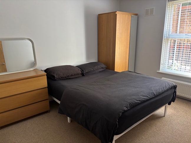 Spacious double room available.  Main Photo