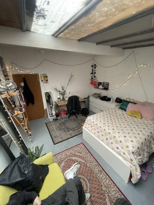 Warehouse Sublet in Harringay Main Photo