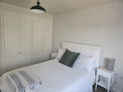 Beautiful Top Floor Ensuite Room – Lower Wivenhoe  Main Photo