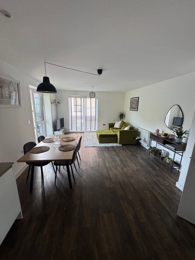     Large En-suite | Harold Wood Station  Main Photo