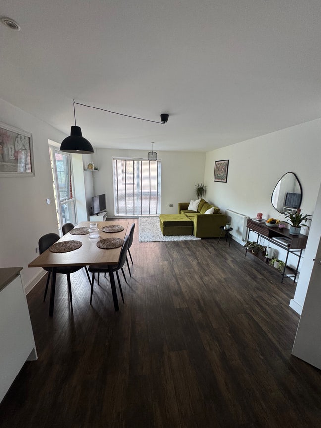      Large En-suite | Harold Wood Station  Main Photo