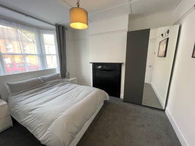 Newly refurbished house share - 4 Rooms Available  Main Photo