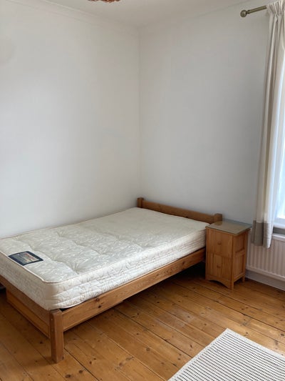 Double room in quiet house Main Photo