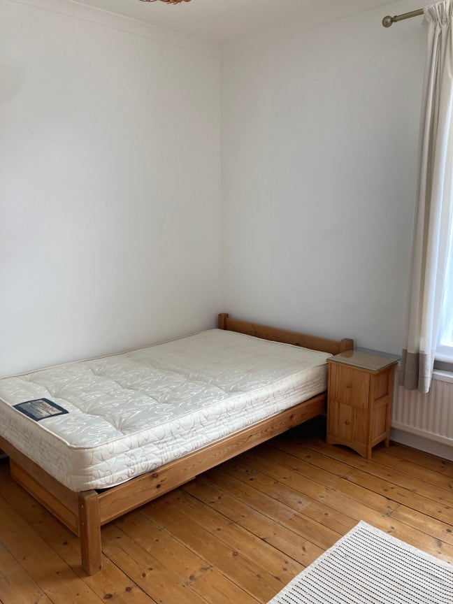 Double room in quiet house Main Photo