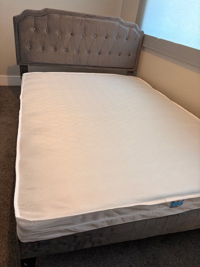 Room Available to Rent in Town Centre Main Photo