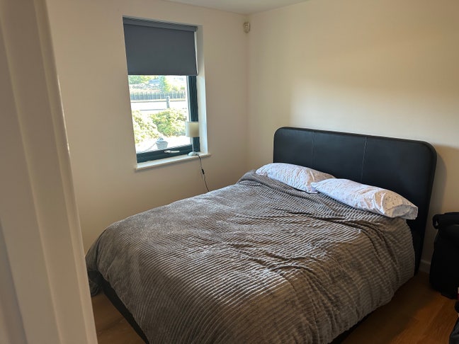 Spare bedroom at quayside for short-term stay  Main Photo