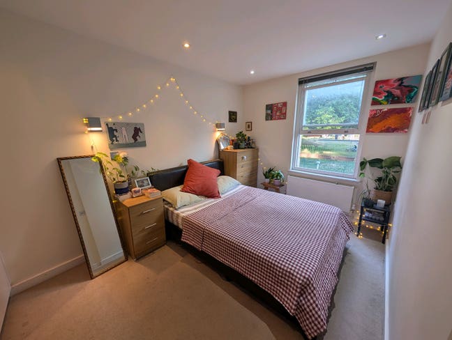 Double room available in Hoxton house for august! Main Photo