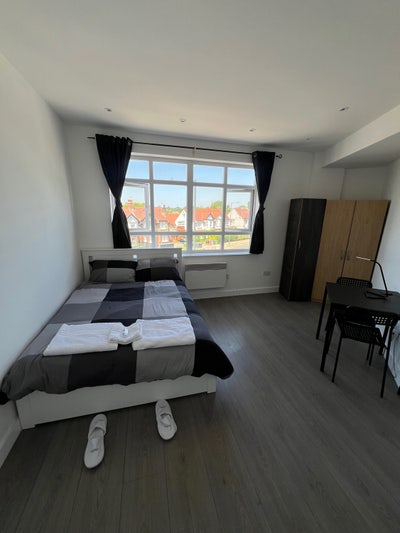 Double room close to Wembley  Main Photo