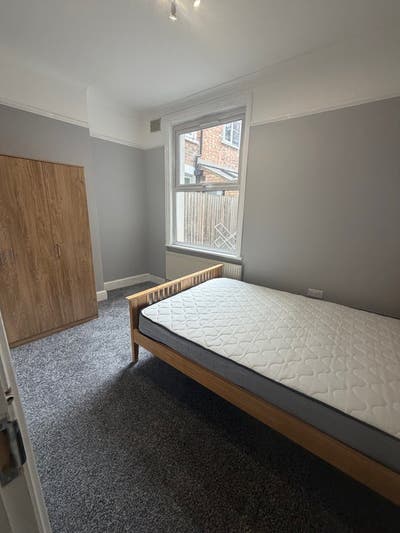 Double Room Available in Spacious House Main Photo