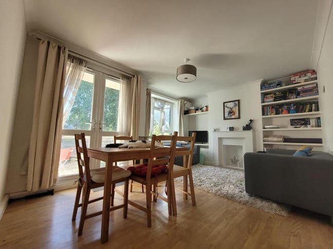 Double room in leafy area of Putney Main Photo