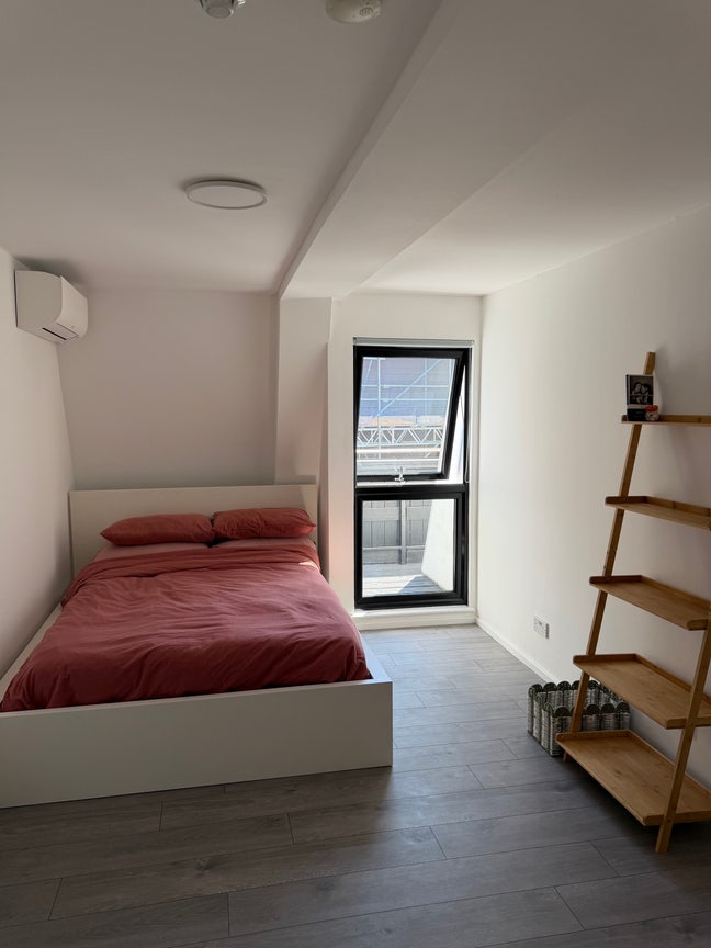 Spacious double room (with AC!) in London Fields Main Photo