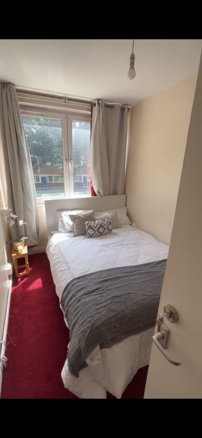 Room in SE1 Main Photo